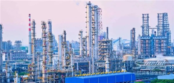 中石化助力全球首批甲醇制“绿色汽油”产出，减碳约九成