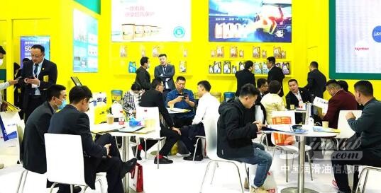 2023上海法兰克福汽配展首日，康普顿展位人气火爆