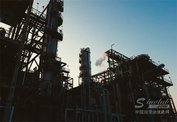 SK-Enmove-HF-Sinclair-sign-Group-III-base-oil-deal-729x505.jpg