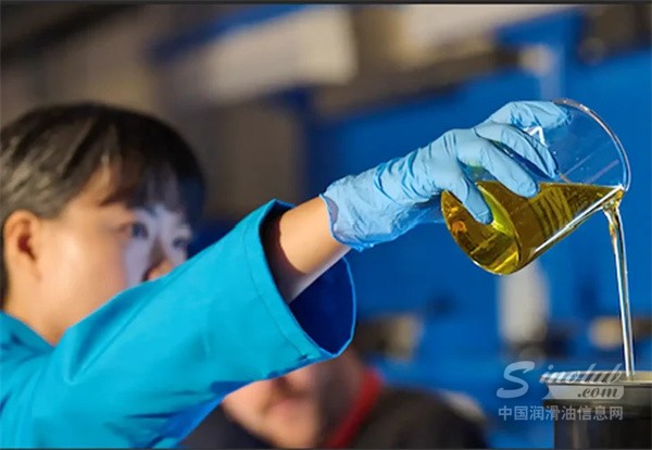 Lubrizol-launches-CV1700-additives-for-API-CL-4-engine-oils-729x504.jpg