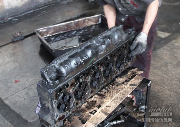 汽车发动机烧机油的原因你造吗？