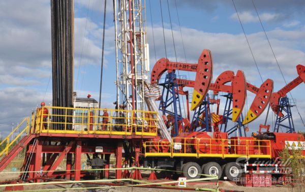 中国石油企业协会发布《2016中国油气产业发展分析与展望报告蓝皮书》 