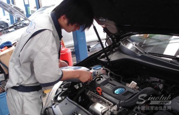 润滑油涨价 汽修老板、换油师傅终于憋不住了！