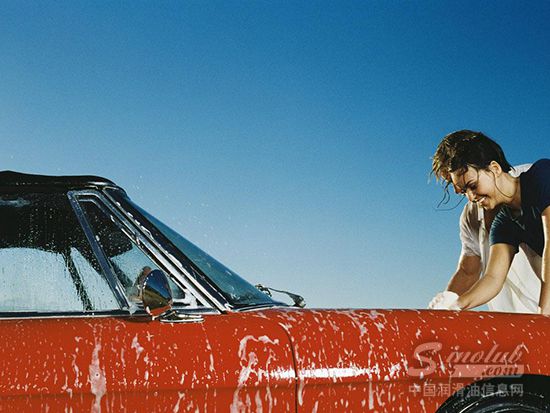 洗车并非洗干净就OK了 绝不能用洗衣粉