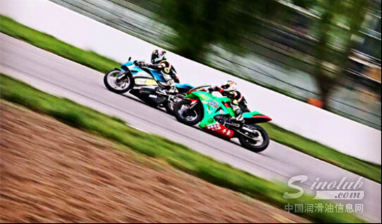 壳牌爱德王子Ultra为摩托车场地锦标赛加油助威