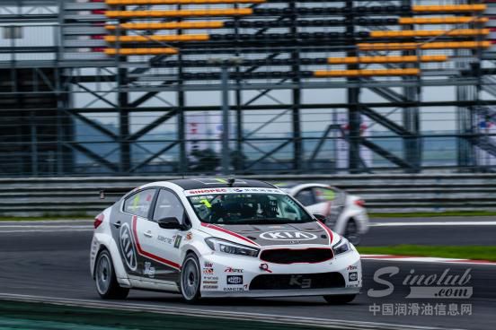 中国房车锦标赛张志强韩国摘金 三连胜缔造新传说