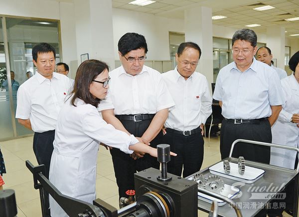 王玉普要求润滑油、催化剂公司打造高端品牌形象 引领石化品牌增值