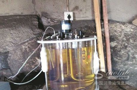 40元劣质机油包装后成百元名牌 车子保养后发动机损坏