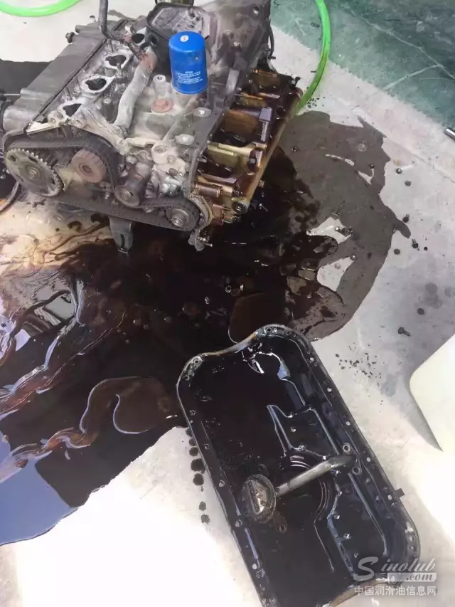 你以为炒菜啊~居然往机油里掺白糖？！