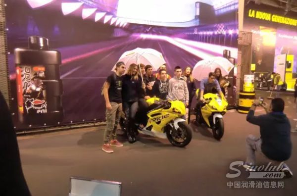 埃尼亮相米兰摩托展 是什么让小赛车手们爱不释手？