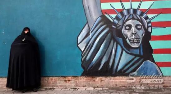 美国发动对伊朗新制裁 油价涨逾1%