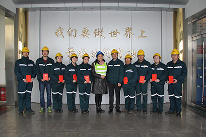 全国工商联石油业商会马莉秘书长一行莅临源根石化公司颁发科技进步奖