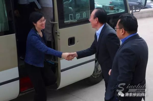 中共崂山区区长赵燕一行人到康普顿视察工作