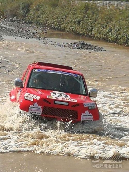 泥石流上的舞蹈 加拿大石油助阵东川越野赛表现出色