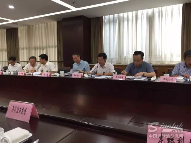 龙蟠科技石俊峰董事长参加南京市民营企业家座谈会