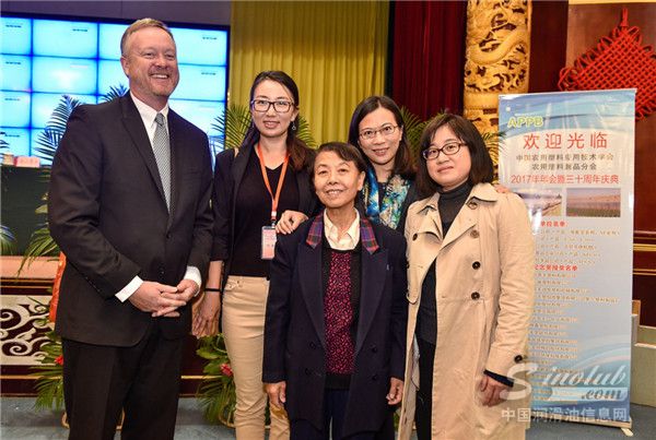 埃克森美孚因其对农膜解决方案的不懈创新荣获中国农用塑料应用技术学会农用塑料制品分会颁发的树脂创新奖