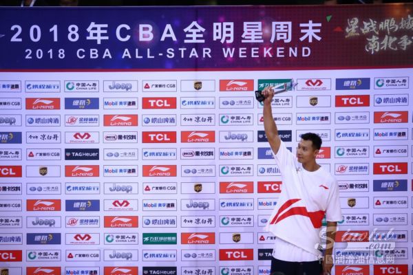 易建联荣获2018CBA全明星MVP