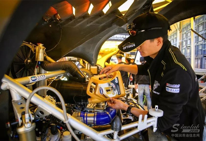 卫士石油强力加持 硬虎赛车争雄2018环塔拉力赛