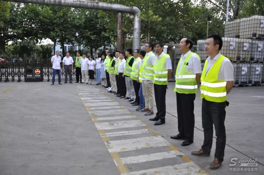 龙蟠绿色风暴在行动，全员一线往前冲！