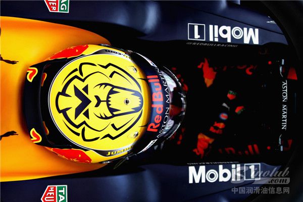 维斯塔潘整装待发征战红牛环赛道