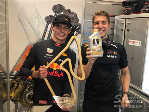 维斯塔潘造访埃克森美孚赛道实验室