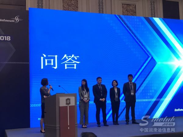 四位演讲嘉宾现场接受观众提问