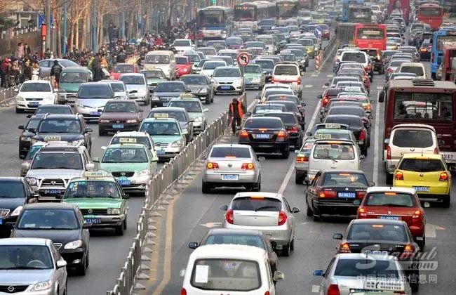 中国机动车保有量达3.19亿辆