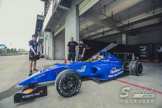 壳牌喜力F4成都站首回合乔丹首胜