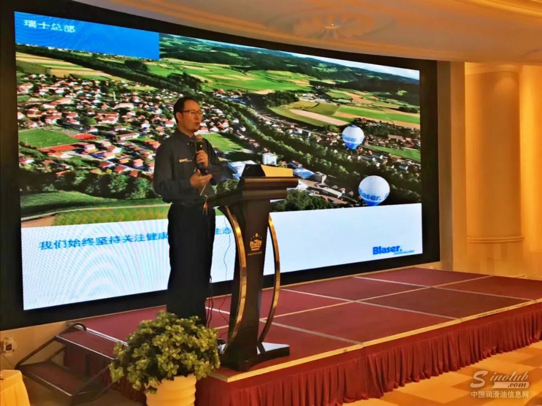 巴索中国总经理刘刚向大家介绍巴索