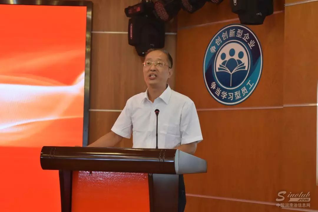 武汉市化工区管委会常务副主任钱方信致辞