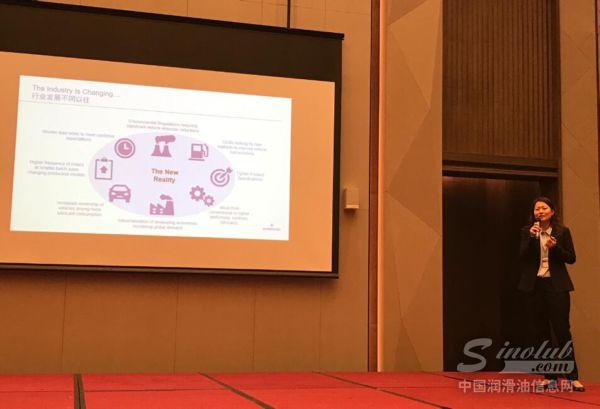 艾默生亚太区业务总监Amy Loi女士现场讲解