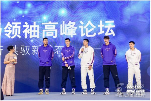 CBA球员与现场来宾倾情互动