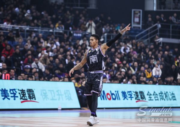 约瑟夫-杨荣获2019CBA全明星赛MVP