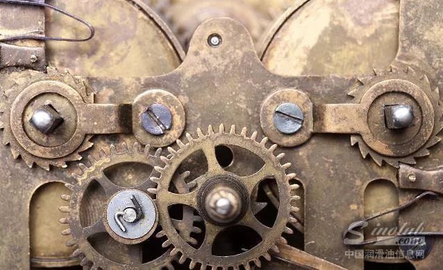 你换掉的发动机油,可能是最好的!到底何时更换?油品规格是关键