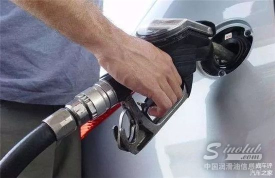 汽车加满油后，为什么后半箱油比前半箱烧得快？