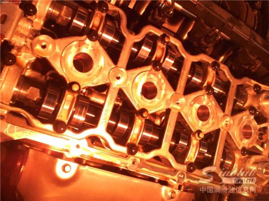 发动机机油进水