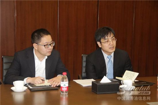 朱俊红（右）发言