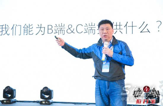 冯彬先生发表演讲