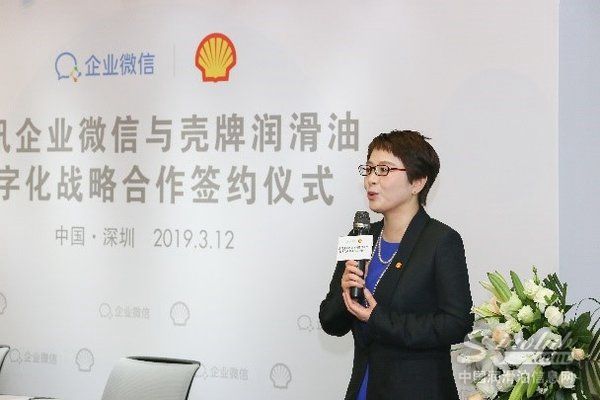 图为壳牌车用润滑油销售总经理 孙凯女士致辞