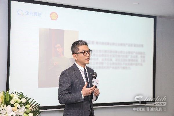 图为腾讯企业微信产品部副总经理 王宏岩先生致辞