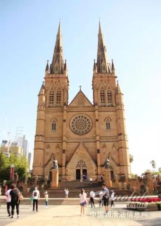 散发着哥特式“气质”的圣玛利亚大教堂