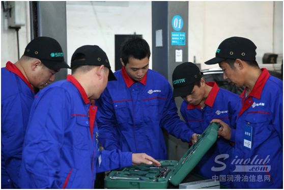 2018福斯“飞翔油您”汽车服务技能大赛完美收官 明年赛场上见!