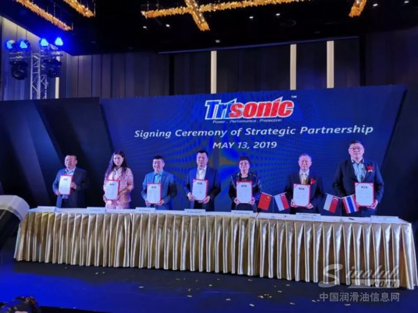 中国经销商代表现场签约