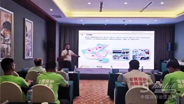 　河南雅携总经理温附山先生现场发布百万英豪汇及总结致辞 