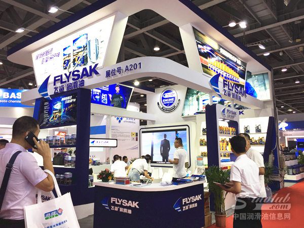 飞鲨润滑油展台风采