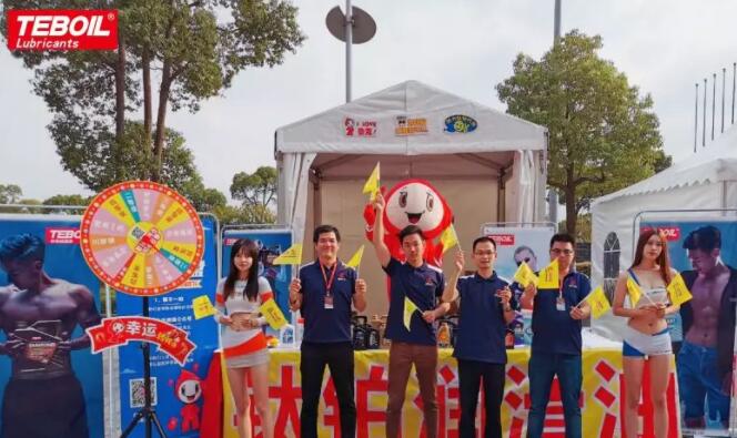 钛铂润滑油携手2010中国超级跑车锦标赛决赛现场，活动现场人气爆棚，成为全场焦点