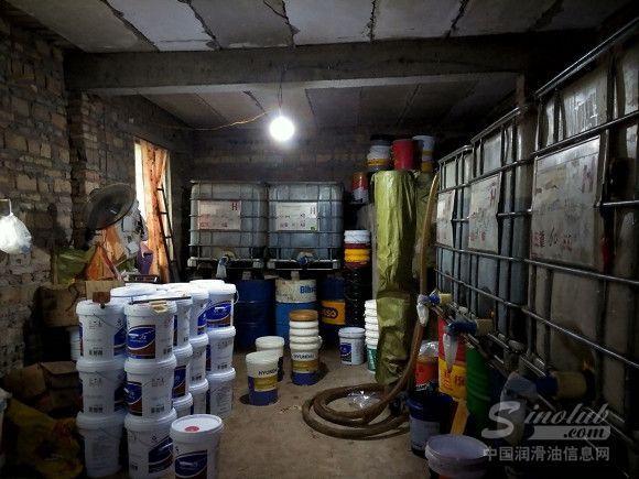 重庆警方破获一假冒注册商标非法经营案 长城、美孚等品牌均中招