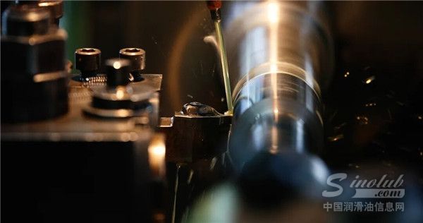 超长寿命液压油丨不是金刚钻，也可以揽瓷器活