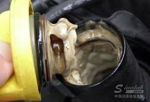 如何检查机油中是否含有水分？