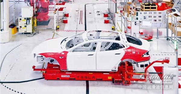 燃油车又凉凉？多家卡车制造商拟于2040年起停售有排放车辆